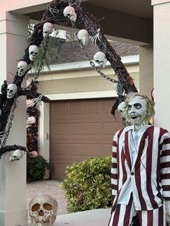 Lake Sawyer South Halloween Decorations